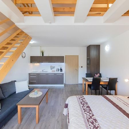 Apartmany Sophia 7 เวลเก โลซีนี ภายนอก รูปภาพ