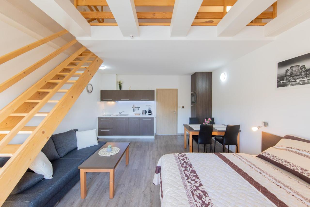 Apartmany Sophia 7 เวลเก โลซีนี ภายนอก รูปภาพ